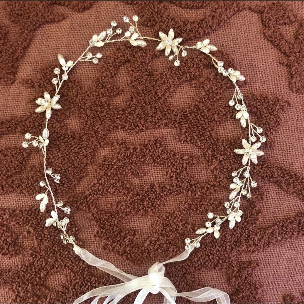Tie back bridal headpiece